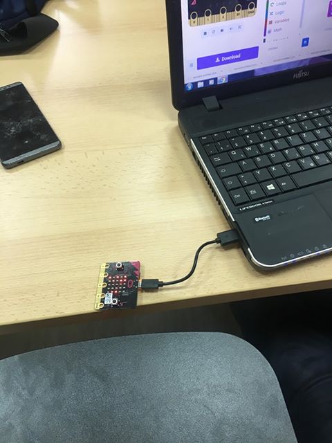 Posuđuješ knjige, posudi i micro:bit!